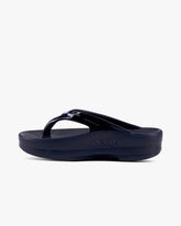 OOFOS UNISEX OOMEGA THONG  SANDALS - BLACK